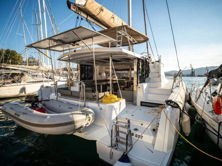 Catamaran à louer à Dème de Vólos au meilleur prix