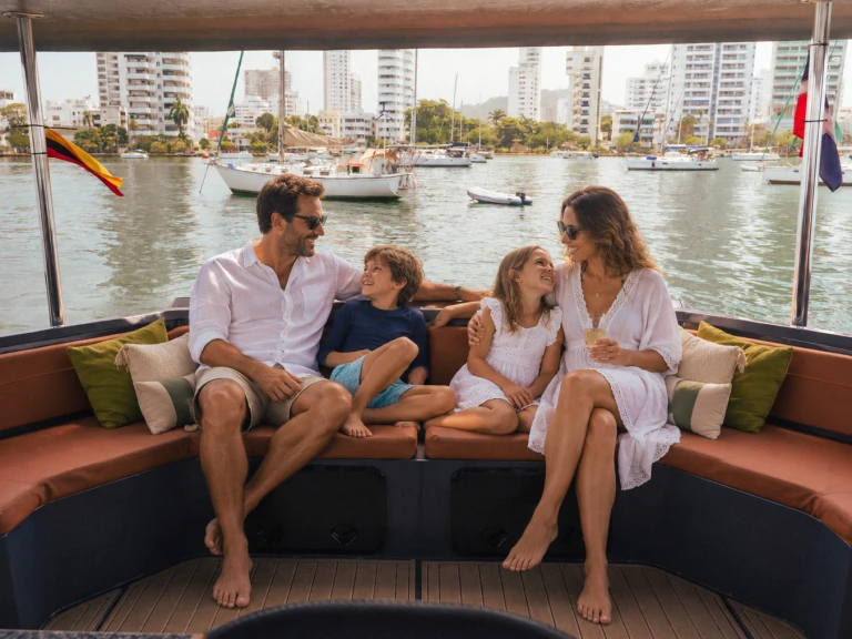 Location Catamaran Custom Made avec permis