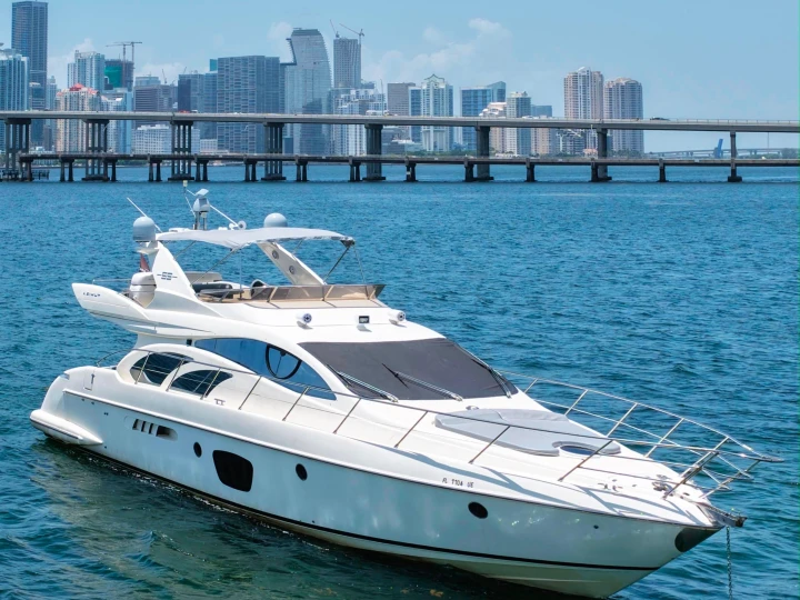 Location bateau Azimut Azimut 64 Fly à Miami sur Samboat