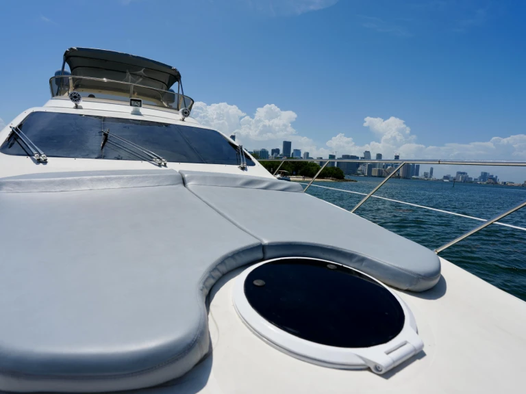 Location Yacht Azimut avec permis