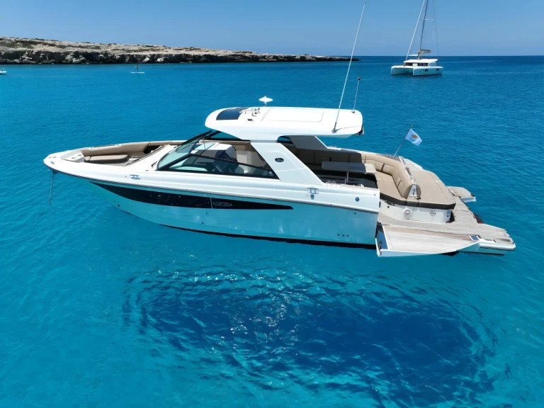 Location bateau Sea Ray SLX 400 à Ayia Napa Marina sur Samboat
