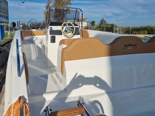 Location Bateau à moteur Cayman avec permis