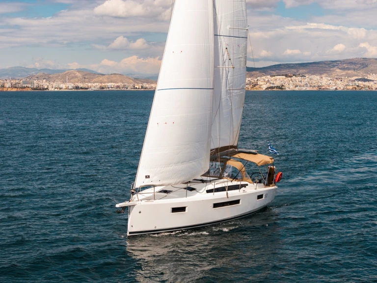 Location bateau Néa Péramos pas cher Sun Odyssey 415