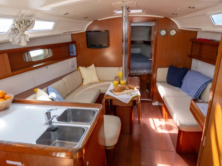Location Voilier à Hamble-le-Rice - Bénéteau Oceanis 37