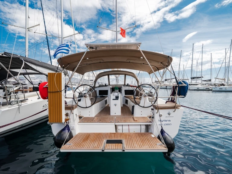 Louez un Jeanneau Sun Odyssey 415 à Néa Péramos