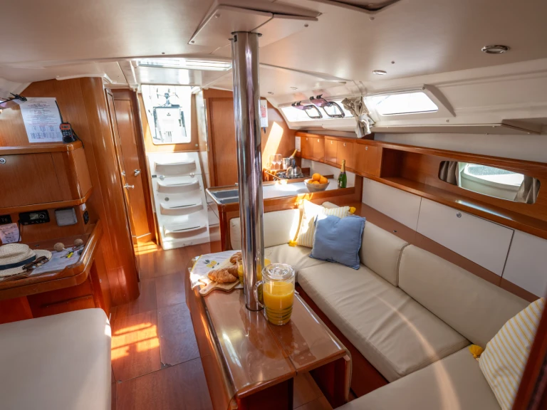 Louez un Bénéteau Oceanis 37 à Hamble-le-Rice