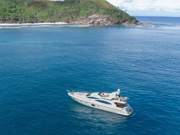 Louez un Azimut Azimut 68 E à Eden Island