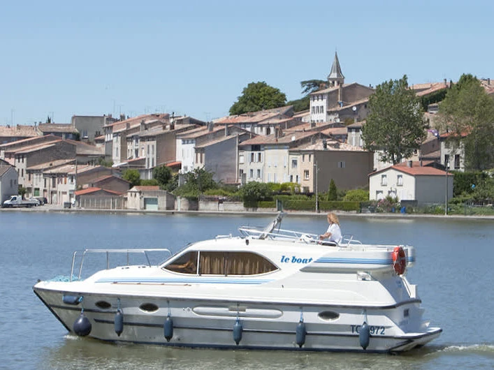 Louer Bateau à moteur avec ou sans skipper Le Boat à Saint-Gilles du Gard
