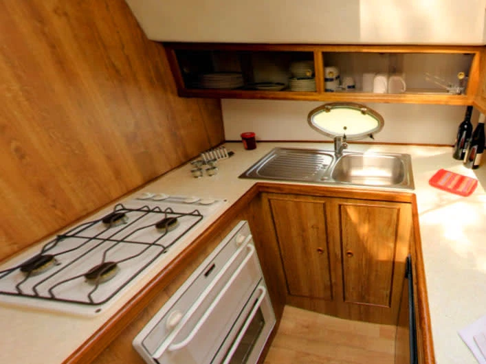 Location bateau Saint-Gilles du Gard pas cher Countess