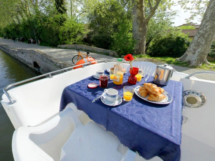 Bateau à moteur à louer à Saint-Gilles du Gard au meilleur prix