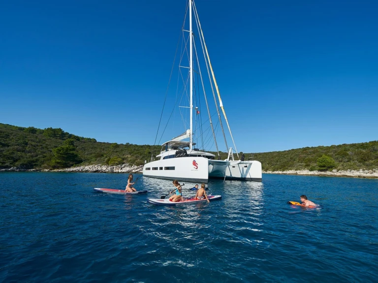 Catamaran à louer à Toúrlos au meilleur prix