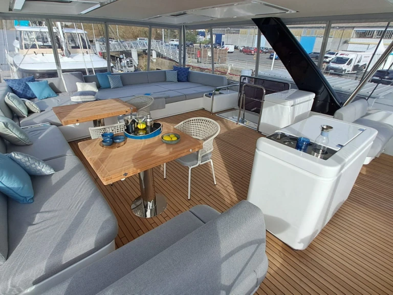 Location bateau Ajaccio pas cher Lagoon Seventy 7