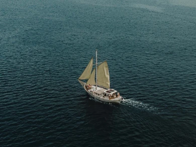 Bootverhuur  Trehandiri in Oía via SamBoat