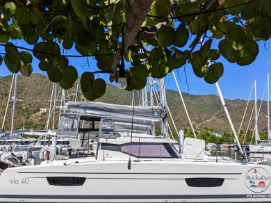 Catamaran rental in Road Town - Fountaine Pajot Isla 40