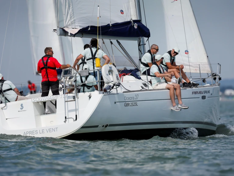 Louez un Bénéteau Oceanis 37 à Hamble-le-Rice