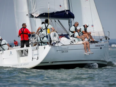 Rent a Bénéteau Oceanis 37 Hamble-le-Rice