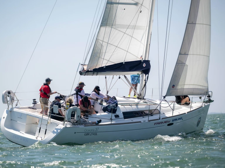 Location bateau Bénéteau Oceanis 37 à Hamble-le-Rice sur Samboat