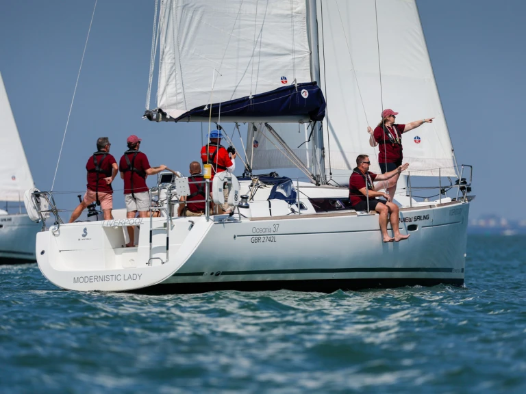 Location bateau Bénéteau Oceanis 37 à Hamble-le-Rice sur Samboat