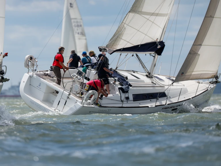 Location à Hamble-le-Rice - Bénéteau Oceanis 37 sur SamBoat