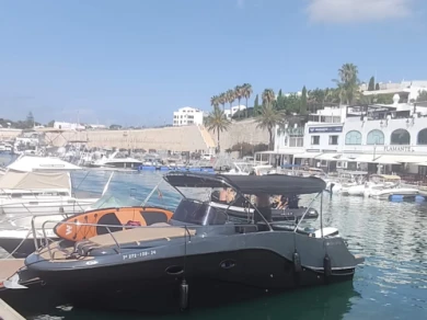 monday 780wa in Club Nàutic Ca'n Picafort on SamBoat