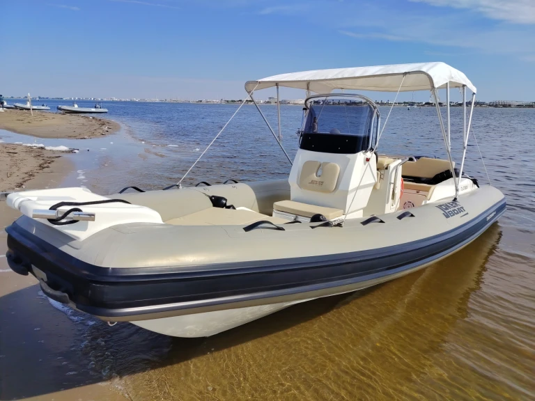 Louer Bateau à moteur avec ou sans skipper Karnic à Port-Camargue