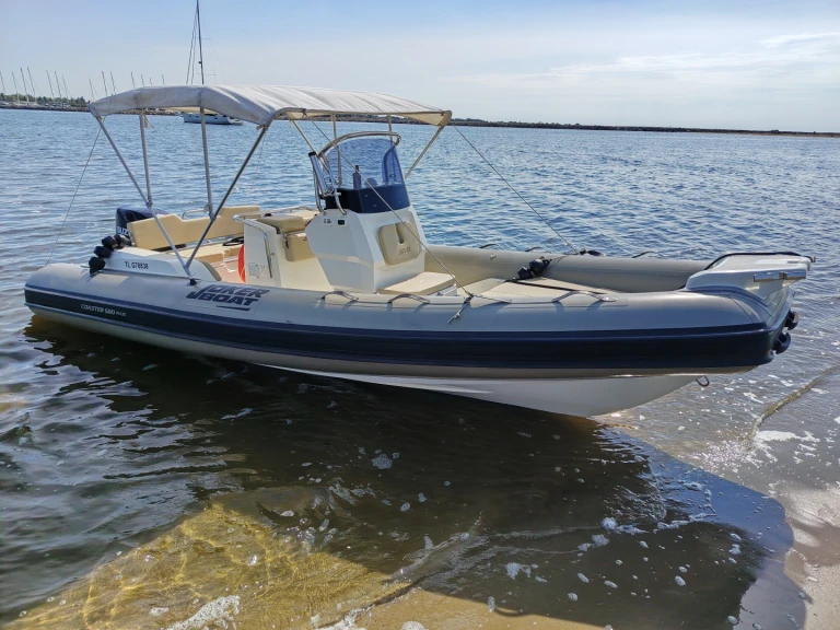 Bateau à moteur à louer à Port-Camargue au meilleur prix