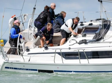 Yacht charter Hamble-le-Rice cheap Cruiser 37