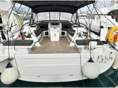 Wynajmij Bénéteau Oceanis 51.1 w Nikiána