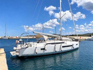 Bareboat Rental Sailboat Jeanneau with a boat licence