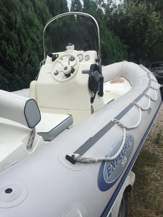 Location Semirigide Zodiac Explorer 550 SB Semi rigide Bombard