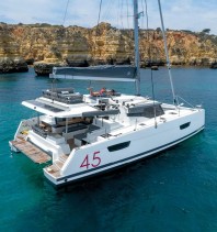 Location bateau Fountaine Pajot Elba 45 à Le Marin sur Samboat